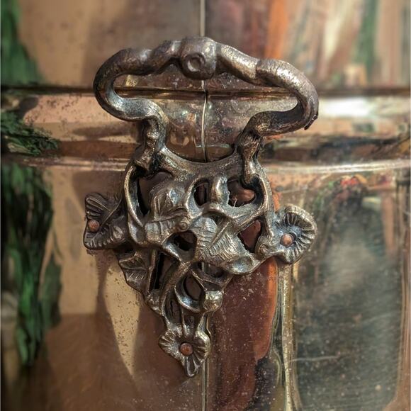 Large Heavy Vintage Estate Find Polished Brass Planter Pot w/ Ornate Handles - Picture 4 of 8